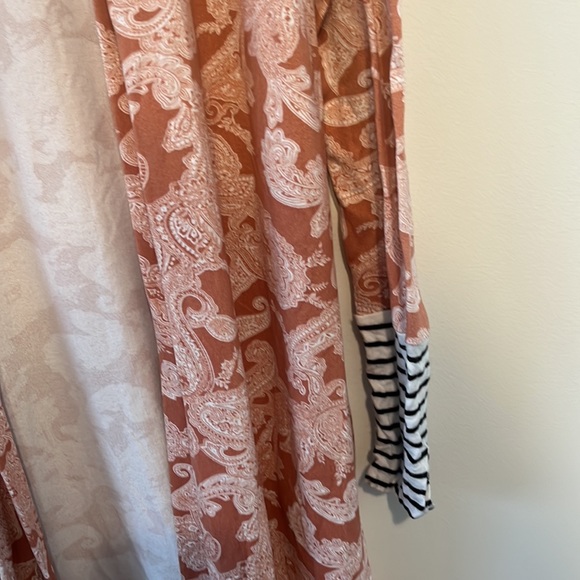 7th Ray women’s duster cardigan size M peach paisley and black and white stripes - Picture 2 of 5